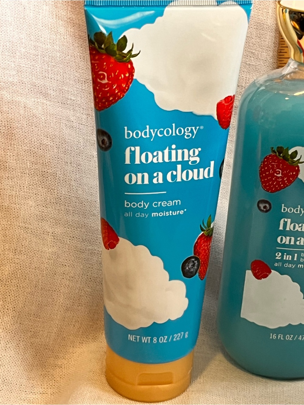 Bodycology Floating on a Cloud Blue Body Care Bundle - Picture 4 of 5